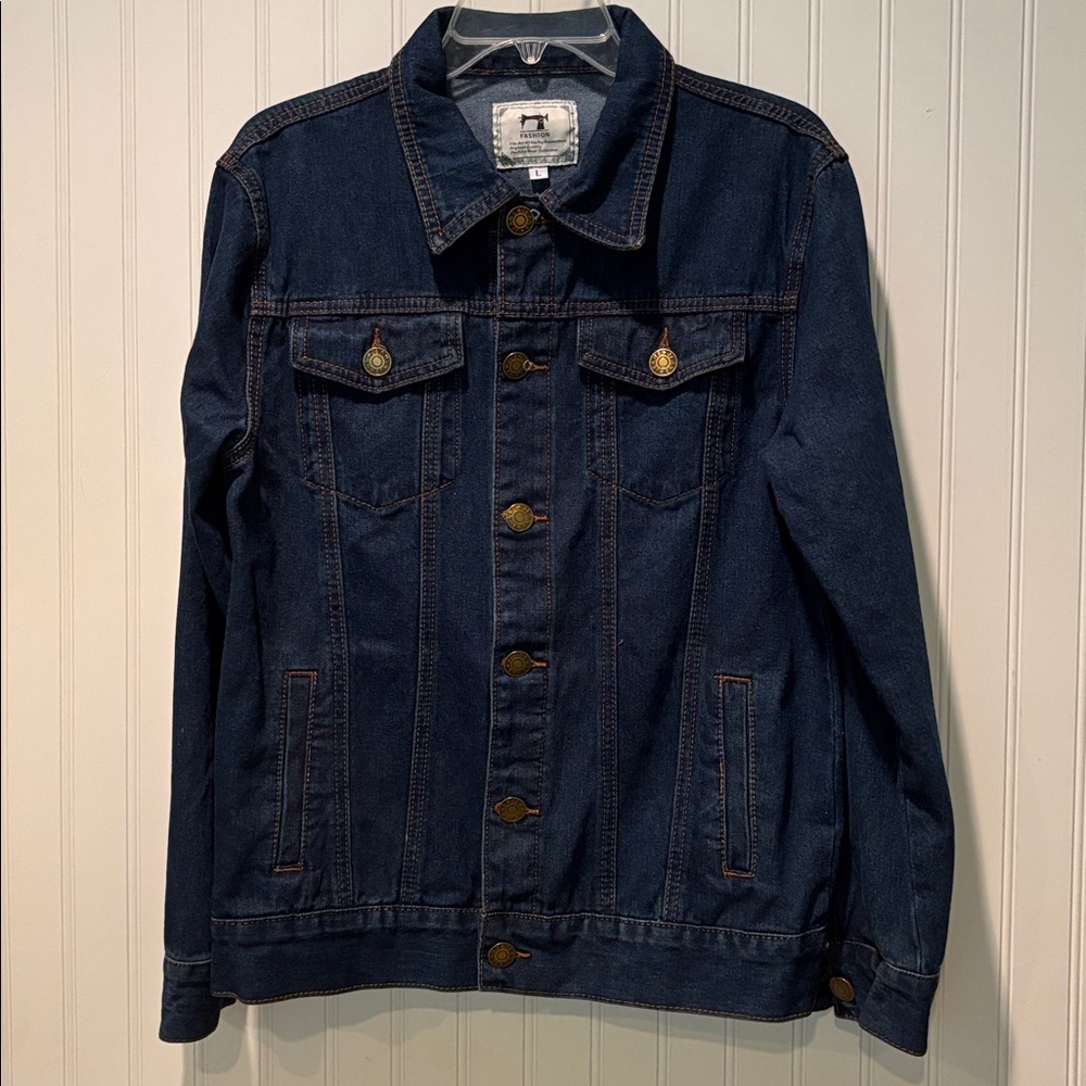 FASHION Classic Denim Jacket with Button Details Size Large
